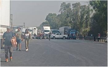 Manifestantes bloquean autopista exigiendo entrega de cuerpo de familiar fallecido