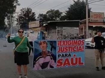 Manifestantes bloquean Autopista México-Querétaro exigiendo entrega de cuerpo de familiar fallecido