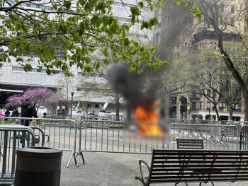 Hombre se prende fuego frente a tribunal de Nueva York donde se juzga a Trump