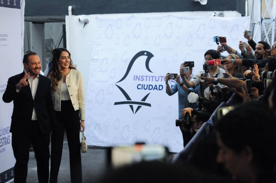 Simpatizantes de PAN y Morena bloquean circuito interior previo al debate chilango