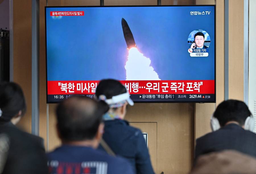 L&iacute;der de Corea del Norte supervisa simulacro de 