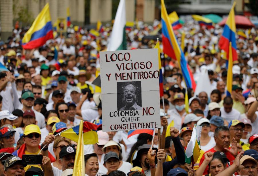 Petro denuncia amenazas de muerte en medio de protestas en Colombia