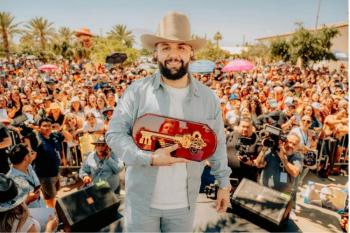 Carín León arrasó en Coachella con Molotov y Kane Brown como invitados