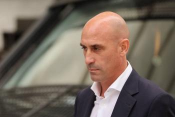 Tribunal confirma juicio contra Luis Rubiales