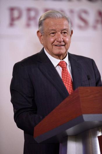 AMLO ve propaganda en presunto retén al paso de Sheinbaum, en Chiapas