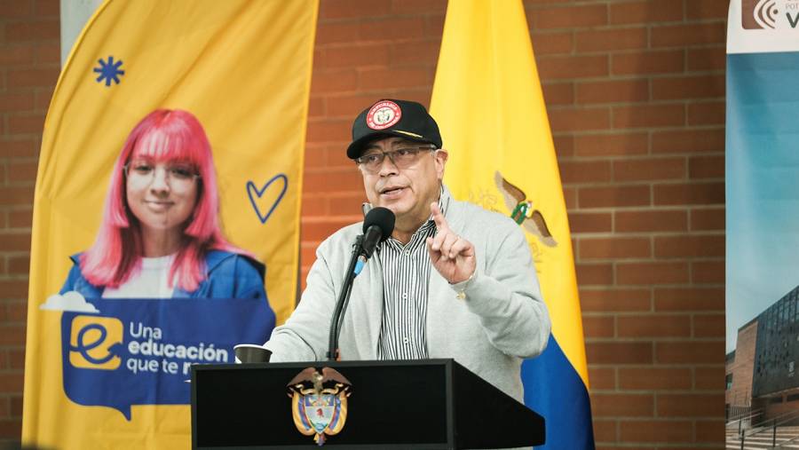 ‘Bogot&aacute; debe dar el gran salto hacia la universalizaci&oacute;n de la educaci&oacute;n superior’: Petro