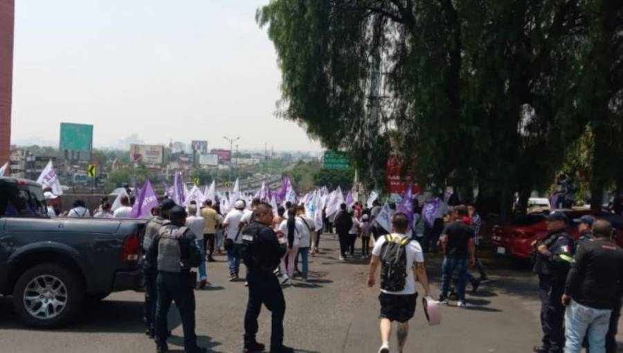 Manifestantes bloquean Periférico Norte exigiendo justicia por caso de violencia doméstica