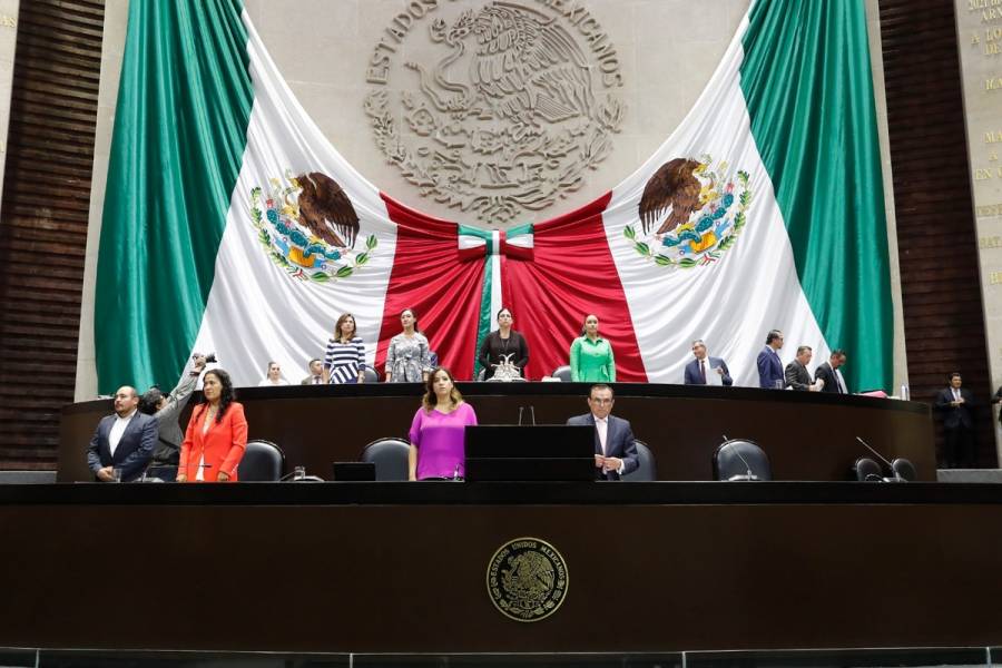 Diputados guardan minuto de silencio por candidatos asesinados en el proceso electoral