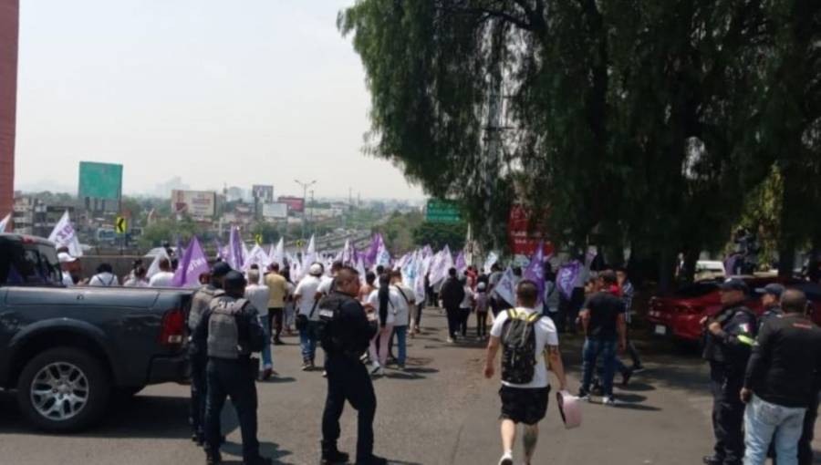 Manifestantes bloquean Periférico Norte exigiendo justicia por caso de violencia doméstica