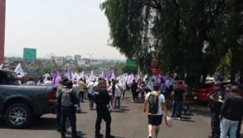 Manifestantes bloquean Perif&eacute;rico Norte exigiendo justicia por caso de violencia dom&eacute;stica