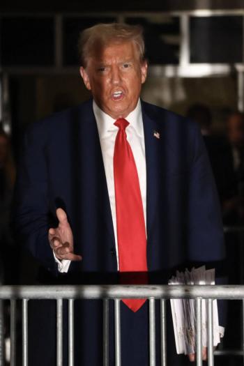 Exeditor sensacionalista testifica que retir&oacute; informaciones negativas sobre Trump