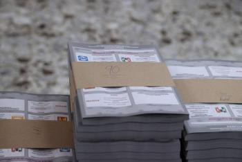 Entrega TGM boletas para elecci&oacute;n de voto anticipado en entidades