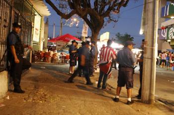 Investigan agresi&oacute;n de polic&iacute;a de Zapopan a aficionados de Chivas