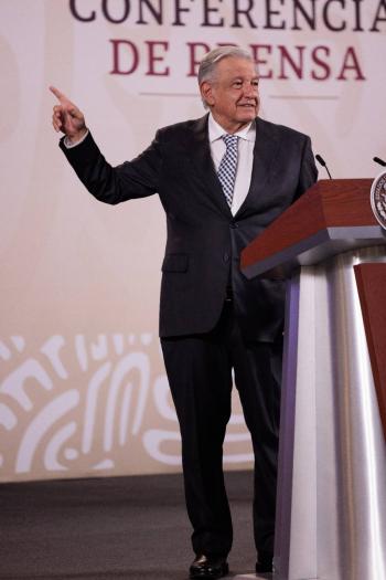 Salinas Pliego da l&iacute;nea a sus conductores, acusa Obrador; “mentiroso”, le contesta el empresario