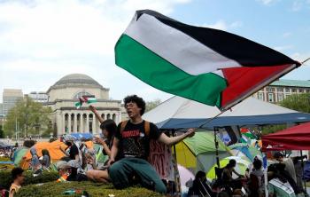 Los israel&iacute;es ayudan a los palestinos afectados por los ataques de los colonos