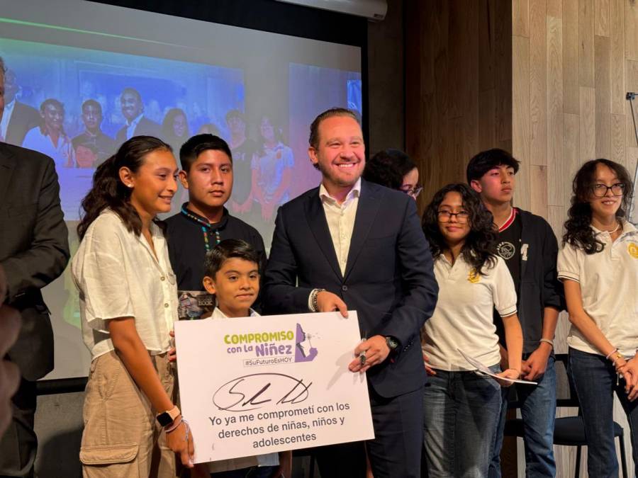 Taboada firma compromisos por la niñez; promete alimentos y salud