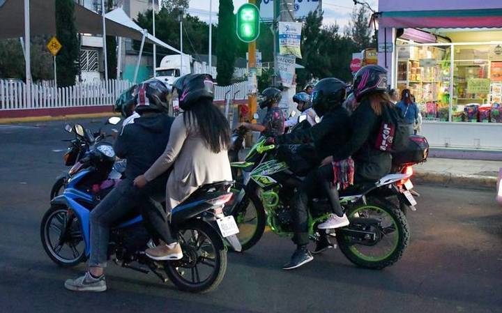 Prohíben viajar en motocicleta a menores de 12 años en la Ciudad de México