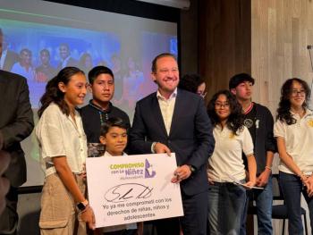 Taboada firma compromisos por la ni&ntilde;ez; promete alimentos y salud