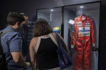 Treinta a&ntilde;os despu&eacute;s, Brasil rinde homenaje al fallecido h&eacute;roe de la F1 Senna