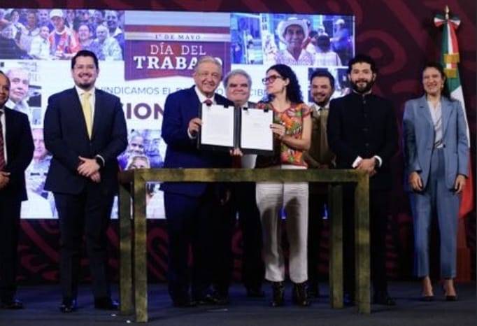 AMLO firma decreto por el que se crea el Fondo de Pensiones para el Bienestar; se transferirán fondos de cuentas detenidas de Afores en junio