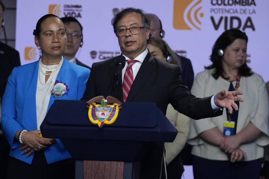 Colombia denuncia robo de un millón de armas del ejército, 