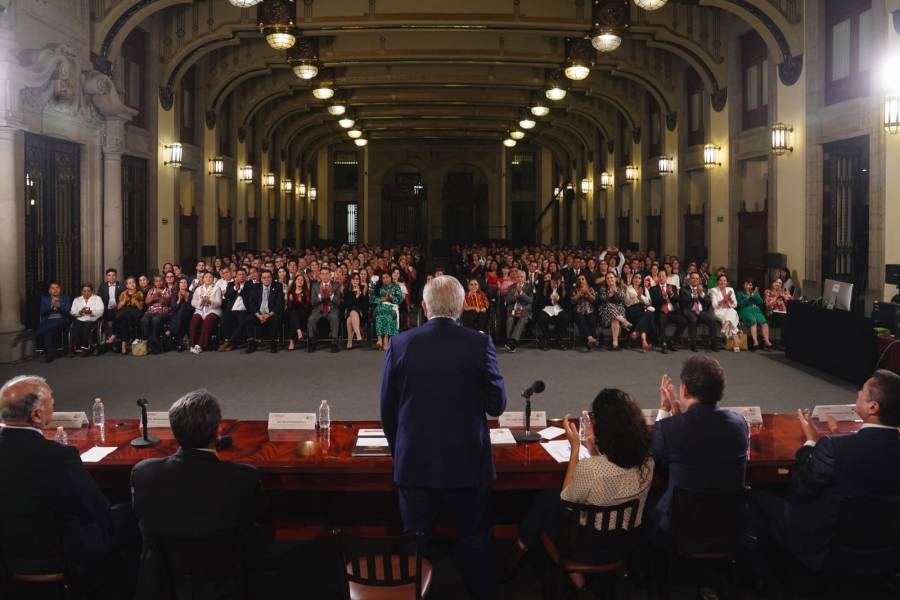 AMLO despide a legisladores que culminaron su legislatura; reconoce su labor contra la corrupción