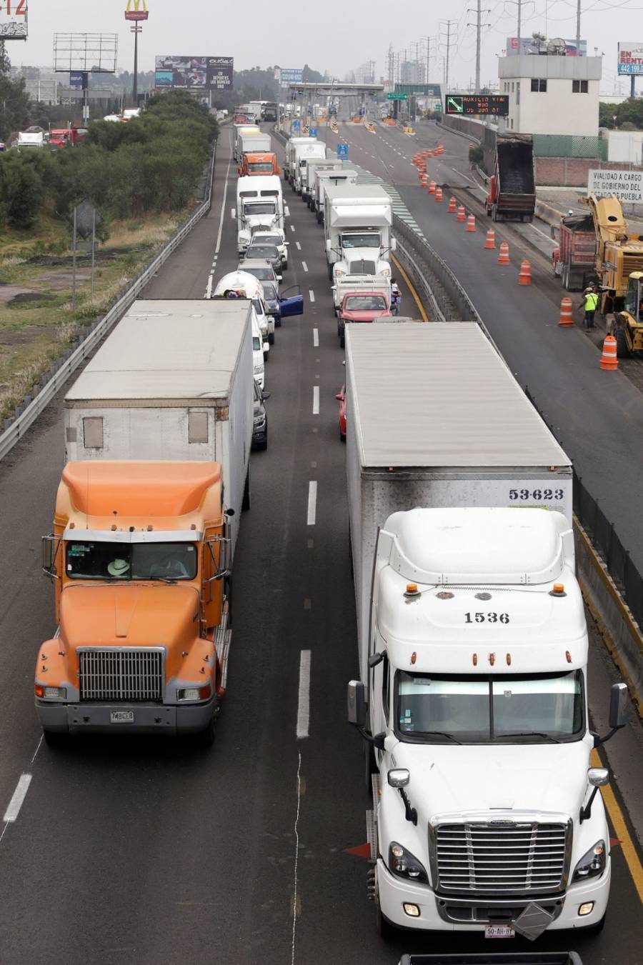 Bloqueo en la autopista México-Puebla: manifestantes exigen justicia por muerte de menor
