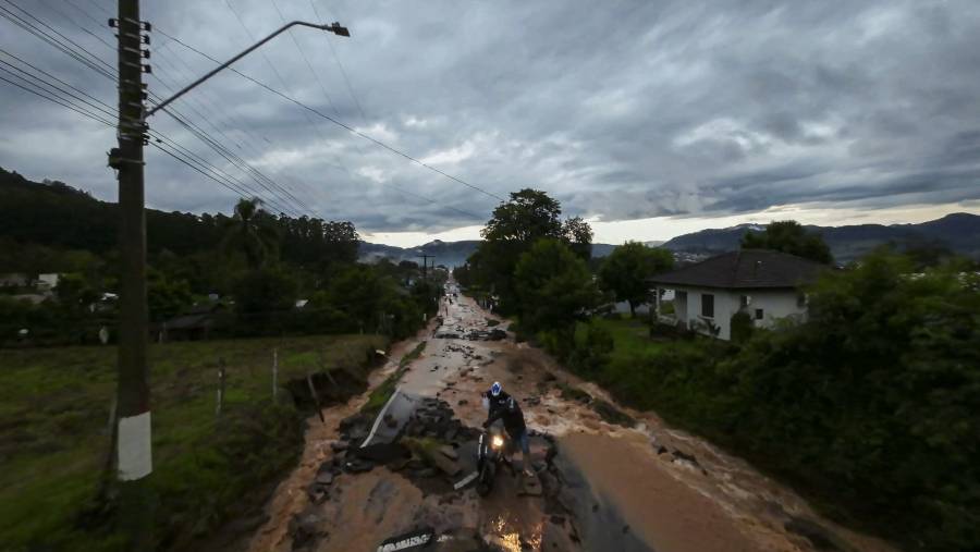 Al menos ocho muertos y 21 desaparecidos por lluvias en sur de Brasil