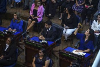Nuevo Congreso dominado por Bukele toma posesión en El Salvador