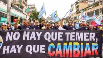 Hay que levantar la bandera del poder constituyente por la justicia social, la democracia y la paz: Petro