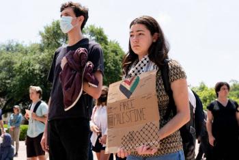 Mientras las protestas estudiantiles sacuden los campus de EE. UU., la madre de Biden