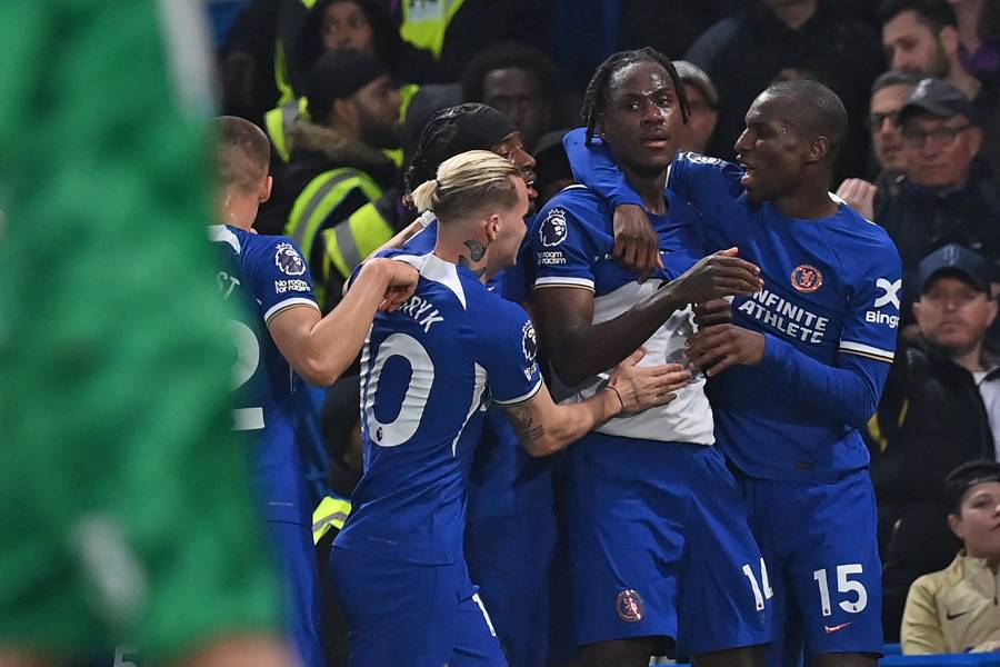 Chelsea gana el derbi al Tottenham y se acerca a puestos europeos