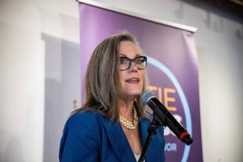 Gobernadora de Arizona promulga ley que deroga prohibici&oacute;n de 1864 contra el aborto