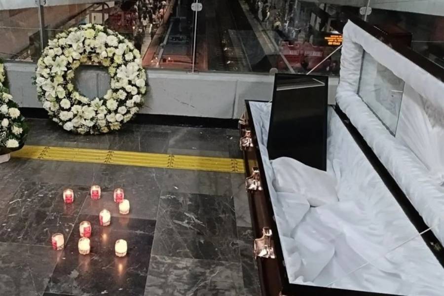 Colocan ataúd y coronas en Mixcoac por 3 años del desplome de Línea 12