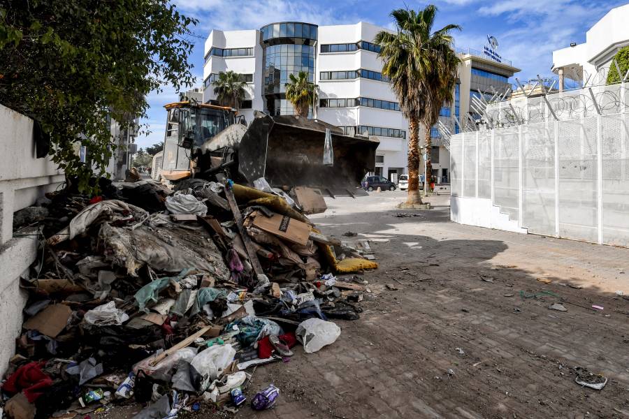 Túnez desmantela por la fuerza campos de migrantes y los envía hacia Argelia