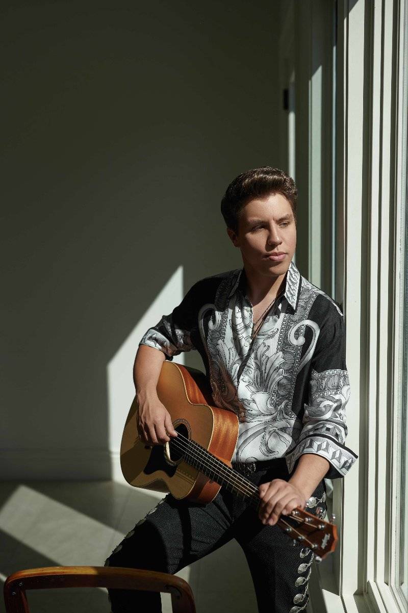 Jonatan S&aacute;nchez rinde homenaje a las tradiciones mexicanas con “Solo t&uacute;”