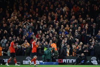Luton empata com Everton (1-1) e ainda sonha com permanencia na Premier League