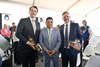 Ricardo Gallardo coloca primera piedra de nueva planta de BMW en SLP