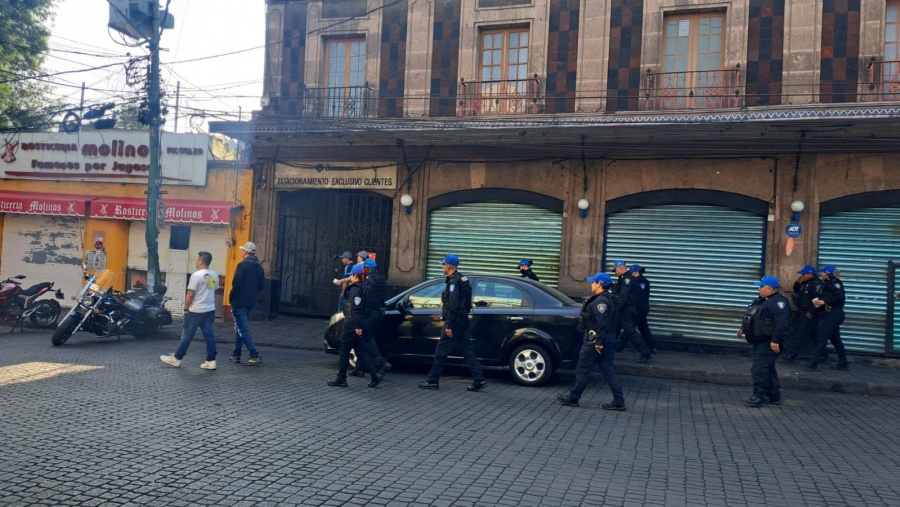 Desalojan vendedores ambulantes en Coyoacán por falta de permisos   
