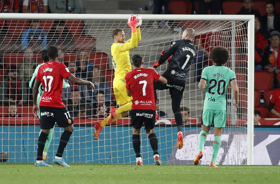 El Atlético de Madrid gana 1-0 en Mallorca para aferrarse a la Champions