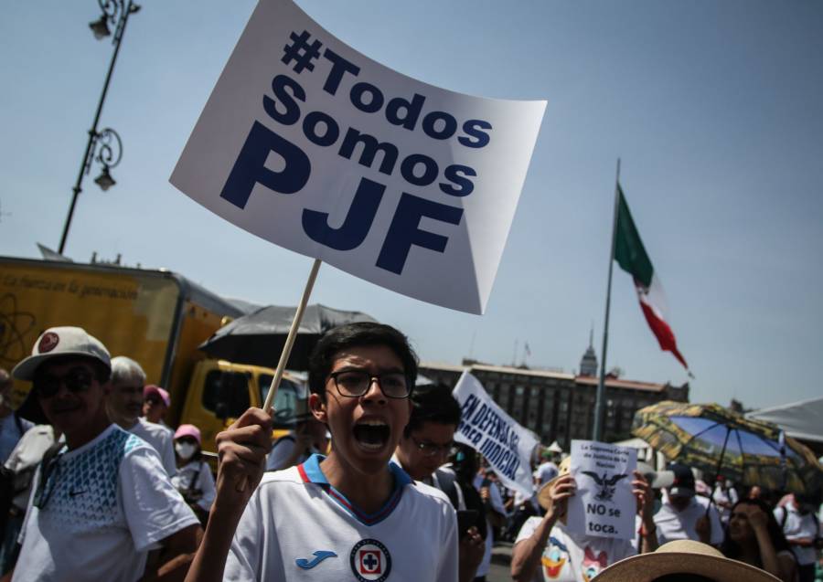Trabajadores del Poder Judicial de la Federación defienden la independencia judicial en el Ángel de la Independencia