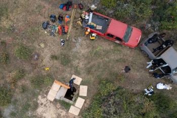 Familiares inician proceso de identificaci&oacute;n de surfistas presuntamente asesinados en M&eacute;xico