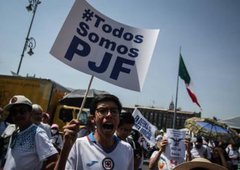 Trabajadores del Poder Judicial de la Federaci&oacute;n defienden la independencia judicial en el &Aacute;ngel de la Independencia