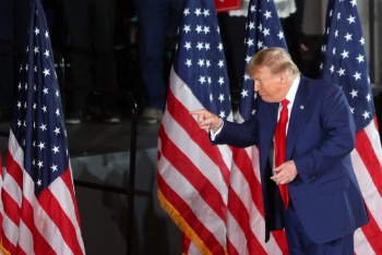 Trump compara gobierno de Biden con la Gestapo nazi, seg&uacute;n medios de EEUU