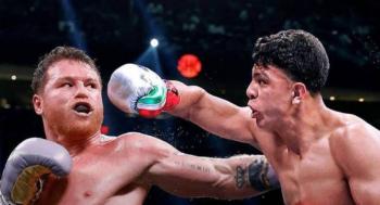 Manuel Mijares cautiva con su interpretaci&oacute;n del Himno Nacional Mexicano en el combate 