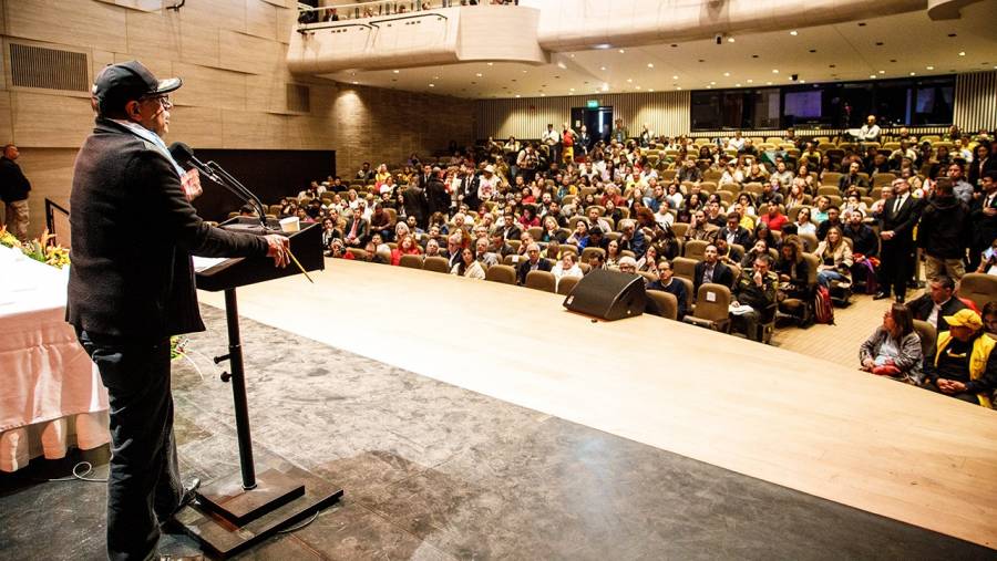 Est&aacute;n utilizando a los corruptos para frenar las reformas en el Congreso, denuncia Petro