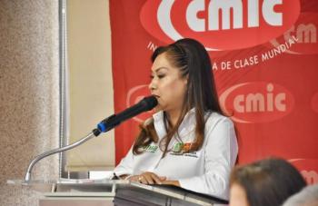Sonia Mendoza se compromete con constructores para mejorar vialidades