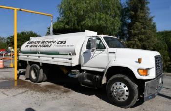 Suministran agua gratuita a familias en la zona metropolitana