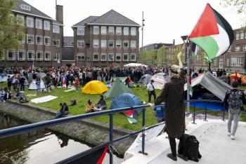 Estudiantes anti-Israel, reanudan protesta en la Universidad de Ámsterdam