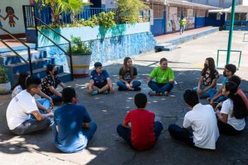 Fundación de Karol G dona espacios en América Latina para promover la salud mental